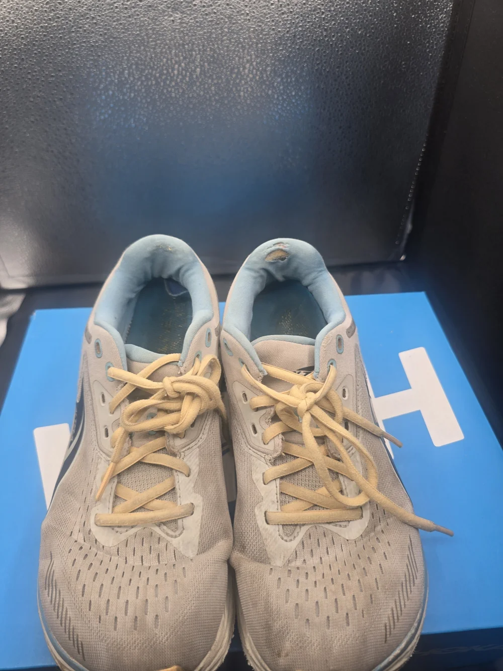 Altra‎ Beige and Light Blue Athletic Shoes